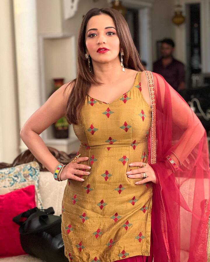 મોનાલિસા ચાહકોમાં પોતાનો ક્રેઝ જાળવી રાખવાની એક પણ તક છોડતી નથી. એક્ટ્રેસની દરેક એક્ટિંગ ફેન્સને પસંદ આવે છે.