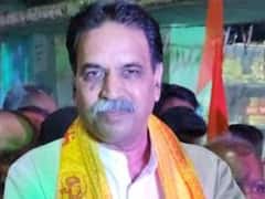 थाने के सामने हाथ जोड़कर रोने लगे BJP के पूर्व मंत्री, बोले- 'साहब मेरी FIR दर्ज कर लो...'