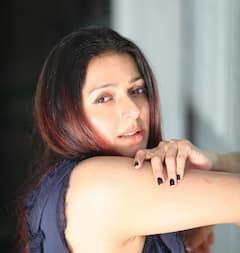 'మిస్సమ్మ' మెస్మరైజింగ్ స్టిల్స్ - ఇప్పటికీ తరగని భూమిక అందం