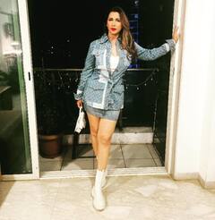 In Pics: जानिए कहां है ‘लाल दुपट्टे वाली’ गाने में गोविंदा के साथ नजर आने वाली ये खूबसूरत हसीना, एक्टिंग से दूर करती हैं ये काम