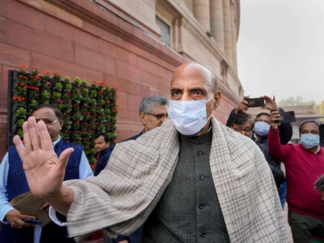 Rajnath Singh Covid 19: మరోసారి కరోనా బారిన పడ్డ కేంద్రమంత్రి రాజ్నాథ్ సింగ్, హోం క్వారంటైన్లో ఉండాలని వైద్యుల సూచన Defence Minister Rajnath Singh Tests Covid 19 Positive Under Home Quarantine With Mild Symptoms Rajnath Singh Covid 19: మరోసారి కరోనా బారిన పడ్డ కేంద్రమంత్రి రాజ్నాథ్ సింగ్, హోం క్వారంటైన్లో ఉండాలని వైద్యుల సూచన