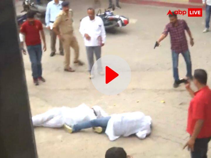 Atiq Ahmed and Ashraf Shootout judicial Commission recreate the crime scene Watch: अतीक अहमद और अशरफ बनकर आए दो आदमी, उसी जगह पर फिर मारी गई गोली, यहां देखें वीडियो