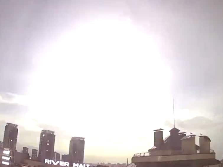 'Bright Glow' Over Kyiv Sky, Air Raid Siren Sparks Anxiety Amid War Later Revealed To Be NASA Satellite 'Bright Glow' Over Kyiv Sky Assumed To Be Meteorite, Officials Deny Russian Missile Attack Rumours