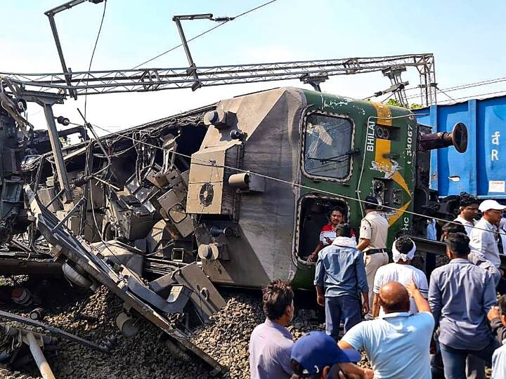 Indian Rail16 trains cancelled passing through Chhattisgarh see list to avoid trouble ann Train Cancelled: छत्तीसगढ़ से गुजरने वाली 16 ट्रेनें कैंसिल, मालगाड़ी एक्सीडेंट का असर, देखें लिस्ट