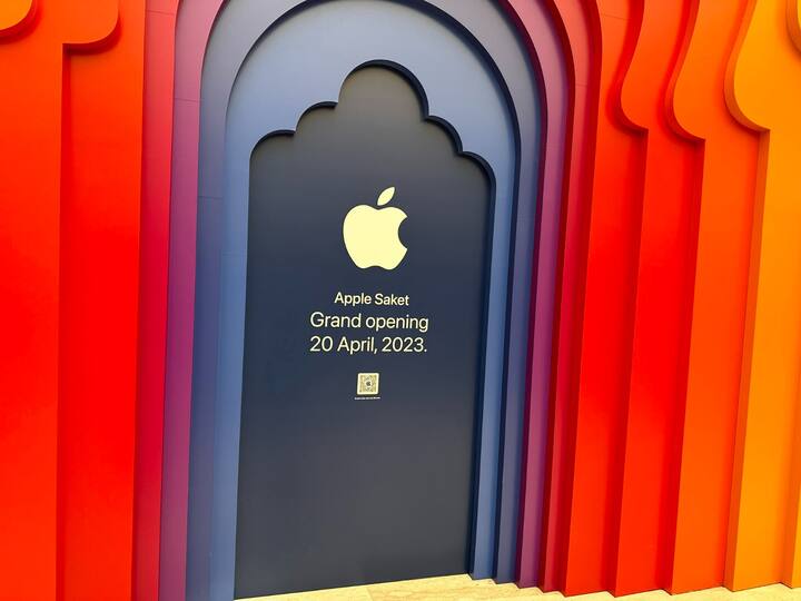 Delhi Apple Store :  दिल्लीतील अॅपल  स्टोअरचे टीम कुक यांच्या हस्ते उद्धाटन