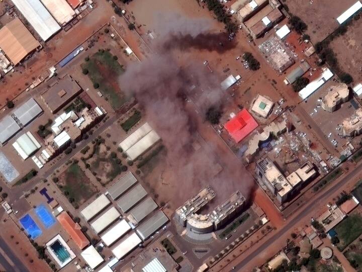 Sudan Conflict: सूडान में भारतीयों की निकासी पर विदेश मंत्रालय ने कहा, 'दूतावास के इलाके में चल रही है भीषण लड़ाई, एक की गई जान' Sudan Crisis MEA Spokesperson Arindam Bagchi says India Coordinating with other countries as fight began Sudan Conflict: सूडान में भारतीयों की निकासी पर विदेश मंत्रालय ने कहा, 'दूतावास के इलाके में चल रही है भीषण लड़ाई, एक की गई जान'