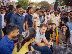 Delhi: Rahul Gandhi Interacts With Students Preparing For UPSC, SSC Exams In Mukherjee Nagar. In Pics