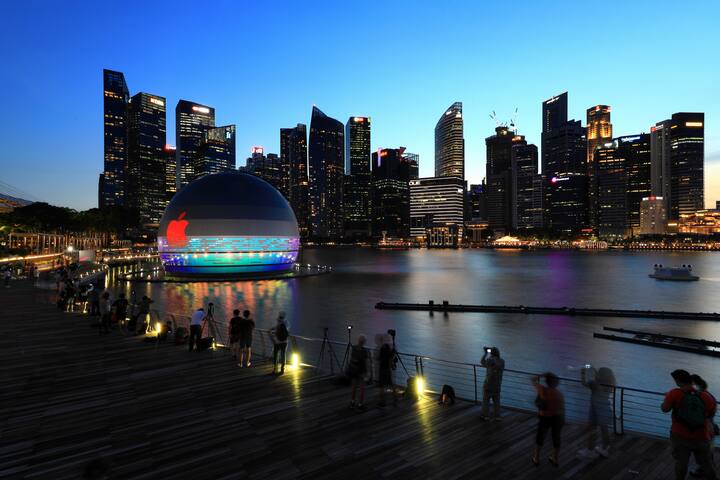 Singapore: 3 outlets