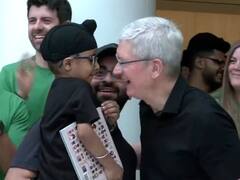 Apple Store in Delhi: कुछ ऐसा दिखता है एप्पल का दिल्ली वाला स्टोर, ओपनिंग के दौरान देखें कैसा रहा टिम कुक का अंदाज