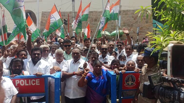 Congress party blockade protest at post office in Trichy TNN திருச்சியில் காங்கிரஸ் கட்சியினர் தபால்நிலையம் முற்றுகை போராட்டம்