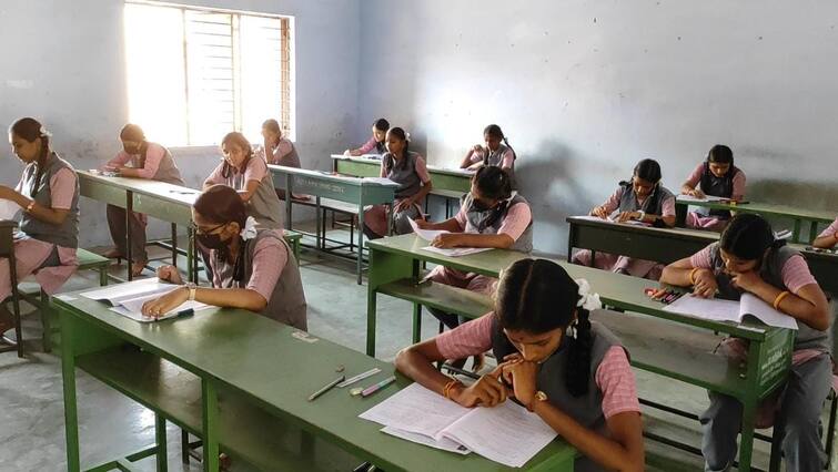 TN 10th Public Exam 2023 Tamil Nadu SSLC Answer Paper Correction Work Begins from April 25 TN 10th Exam 2023: முடிந்த 10-ஆம் வகுப்பு பொதுத்தேர்வு; ஏப்.25-ல் விடைத்தாள் திருத்தும் பணி தொடக்கம்..