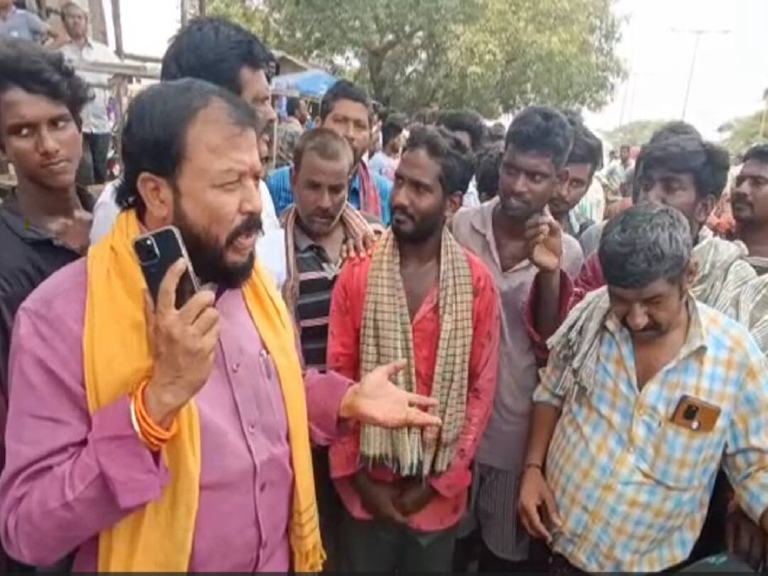 Chintamaneni Prabhakar: ఎస్సై గారు బలగం ఉందని అన్నంపెట్టే రైతులను తోసేయకండి: చింతమనేని TDP Ex MLA Chintamaneni Prabhakar Supported Farmers Protest Solved Problems Telugu News Latest Chintamaneni Prabhakar: ఎస్సై గారు బలగం ఉందని అన్నంపెట్టే రైతులను తోసేయకండి: చింతమనేని