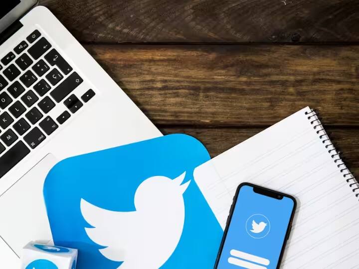 Twitter: एलन मस्क ने 2 महीने पहले ही ब्लू टिक के लिए चार्ज लगाने की घोषणा कर दी थी. अब तमाम भारतीय ट्विटर यूजर्स के प्रोफाइल से ब्लू टिक हटा दिया गया है.