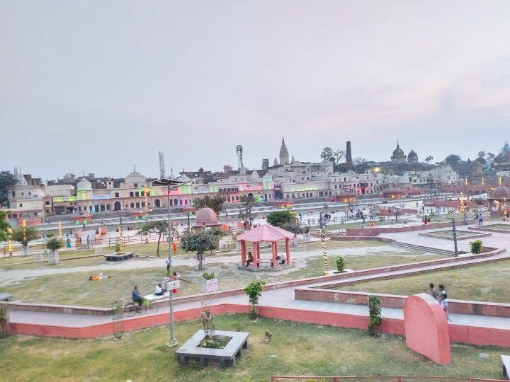 अयोध्या आने वाले श्रद्धालुओं को अब तमाम प्रकार की सुविधाएं दी जा रही हैं अब ऐसे में एक सुविधा यह भी होगी कि आने वाले श्रद्धालु भगवान रामलला के मंदिर के साथ-साथ जितने भी प्राचीन मठ मंदिर सरयू के किनारे बसे हैं उन सभी मंदिरों को क्रुच के माध्यम से देख सकेंगे.