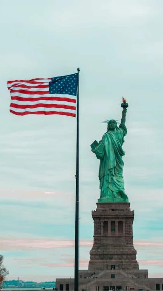 किस देश ने कब हासिल की 1 ट्रिलियन डॉलर की GDP?