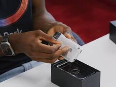 शख्स ने 32 लाख में खरीदा सील पैक फर्स्ट iPhone, बॉक्स के अंदर निकला ये सब