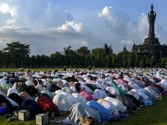 Eid Ul-Fitr 2023: Celebrations Across The Globe As Holy Month Of Ramadan Ends — SEE PICS