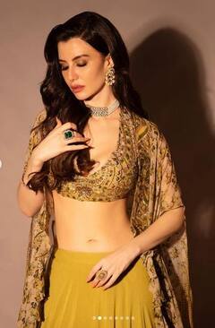 Giorgia Andriani: ਜਾਰਜੀਆ ਐਂਡਰਿਆਨੀ ਨੇ ਡੀਪ ਨੇਕ ਲਹਿੰਗੇ 'ਚ ਮਚਾਈ ਤਬਾਹੀ, ਤੁਸੀਂ ਵੀ ਈਦ 'ਤੇ ਇਸ ਲੁੱਕ ਨੂੰ ਕਰ ਸਕਦੇ ਹੋ ਟ੍ਰਾਈ