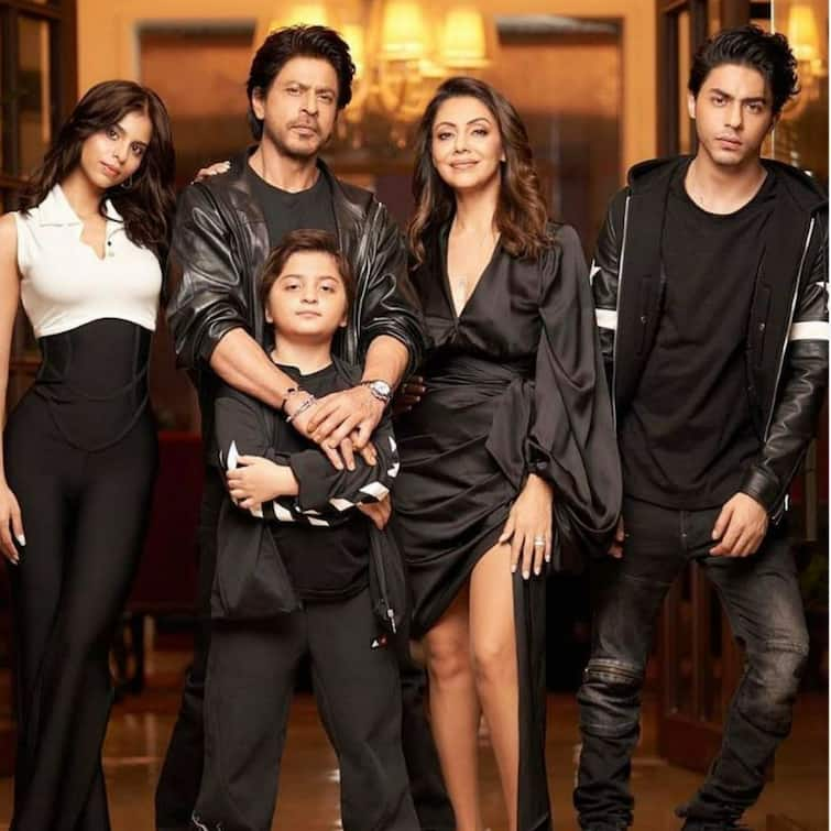 Shahrukh Khan First Home During Gauri khan first pregnancy Shahrukh Khan gave her special surprise how Gauri became an interior designer Shahrukh Khan First Home: गौरी की फर्स्ट प्रेग्नेंसी के दौरान शाहरुख खान ने दिया था उन्हें ये खास सरप्राइज, सोफा ना मिलने पर डिजाइनर बनीं गौरी