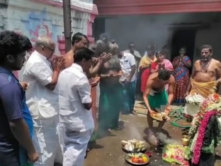 கரூரில் சூரிய கிரகணத்தை முன்னிட்டு எட்டுக்கை காளியம்மனுக்கு சிறப்பு ஆராதனை