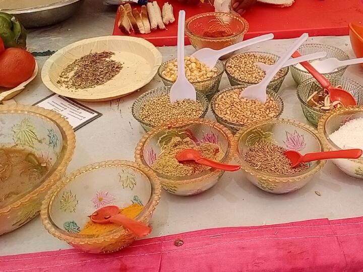 केंद्रीय मंत्री ने कहा कि किसान के बेटे को उद्योगपति बना सकते हैं. इसके लिए श्री अन्न को पौष्टिकता से भरपूर रेडी टू ईट बनाने के प्रयास करने होंगे. खाद्य प्रसंस्करण मंत्रालय ने कई योजनाएं चलाई हैं. उन्होंने कहा कि सरकार इसमें सपोर्ट कर रही है, लेकिन हमें इससे भी आगे बढ़कर सोचना है.