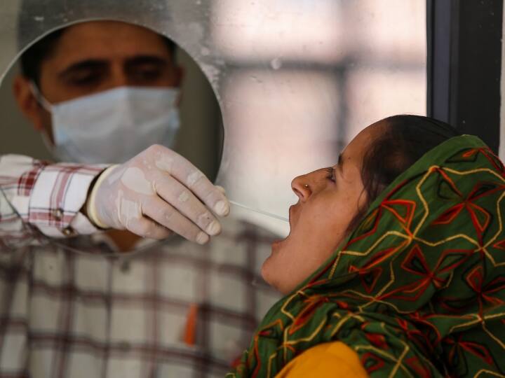 Uttarakhand Covid Update: जांच कम होने के बावजूद सामने आ रहे ज्यादा केस, जानिए- पिछले 24 घंटे का हाल uttarakhand Covid Update active cases cross 400 new cases 141 of coronavirus in 24 hours ANN Uttarakhand Covid Update: जांच कम होने के बावजूद सामने आ रहे ज्यादा केस, जानिए- पिछले 24 घंटे का हाल
