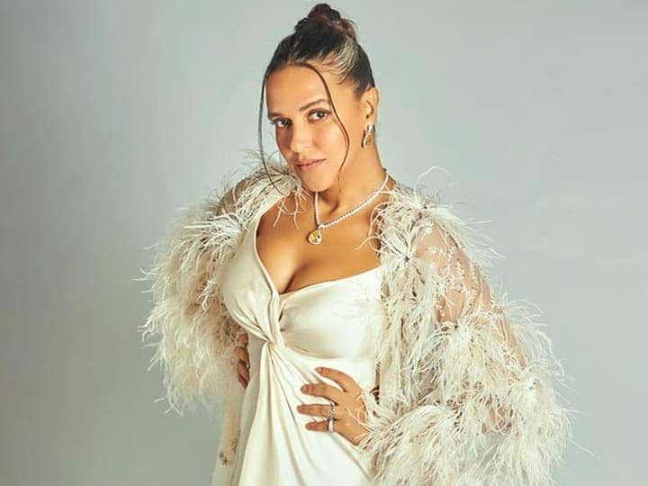 Neha Dhupia Pics: बॉलीवुड एक्ट्रेस नेहा धूपिया अपनी बोल्ड पर्सनैलिटी ही नहीं बल्कि अपने फैशन के लिए भी मशहूर हैं. अब उन्होंने अपनी लेटेस्ट तस्वीरें पोस्ट करते हुए सोशल मीडिया पर तहलका मचा दिया है.