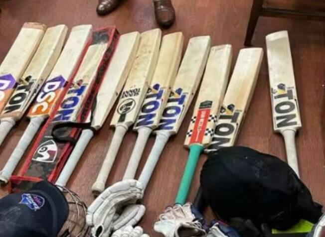 IPL 2023 Delhi Capitals Players Get Back Stolen Bats And Other Equipment DC Captain David Warner IPL 2023: ਦਿੱਲੀ ਕੈਪੀਟਲਸ ਦੇ ਖਿਡਾਰੀਆਂ ਦਾ ਚੋਰੀ ਹੋਇਆ ਸਮਾਨ ਬਰਾਮਦ, ਡੇਵਿਡ ਵਾਰਨਰ ਨੇ ਸੋਸ਼ਲ ਮੀਡੀਆ 'ਤੇ ਦਿੱਤੀ ਜਾਣਕਾਰੀ