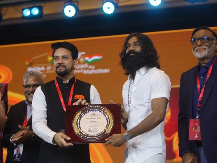 Youth Icon award: விருதை பெற்று கொண்ட தனுஷ், 40 வயதில் யூத் ஐகான் விருது பெறுவேன் என்று சற்றும் நினைத்து பார்க்கவில்லை என்று உணர்ச்சி பொங்க கூறினார்.