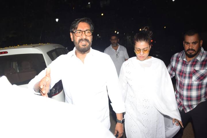 Ajay Devgn and Kaojl were clicked by paparazzi as they arrived at Aditya Chopra's residence to offer their condolences.