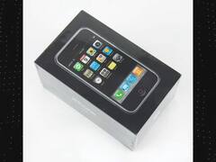 शख्स ने 32 लाख में खरीदा सील पैक फर्स्ट iPhone, बॉक्स के अंदर निकला ये सब