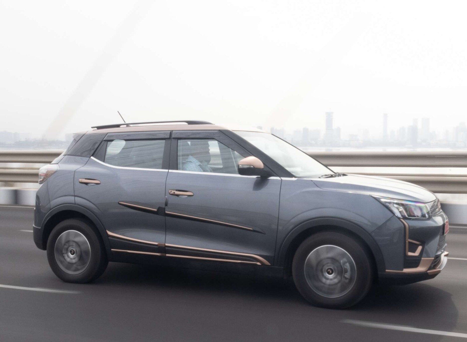 Mahindra XUV400 Electric SUV: महिंद्रा की इलेक्ट्रिक एसयूवी एक्सयूवी400 खरीदने जा रहे हैं, तो पहले जान लीजिये इसमें क्या कुछ है खास?