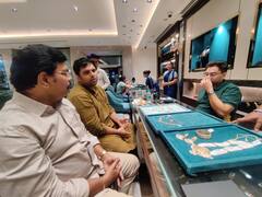 In Photos: बिहार के बाहुबली ने होने वाली बहू के लिए कितने गहने खरीदे? ज्वेलरी शाॅप में बेटे चेतन भी गए साथ