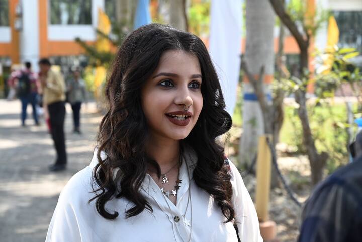 সন্দীপ্তা ছাড়াও এই সিরিজে থাকছেন অঙ্গনা রায় (Angana Roy), অনিন্দ্য চট্টোপাধ্যায় (Anindya Chatterjee) ও রুকমা রায় (Rooqma Ray)। আজ প্রকাশ্যে এসেছে সিরিজে চরিত্রদের লুকও।