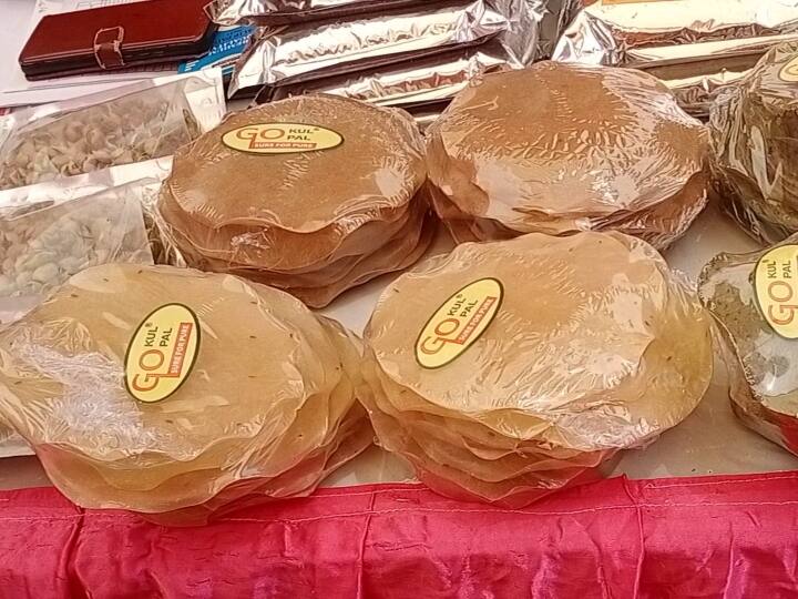 Jodhpur Millets Festival: प्रधानमंत्री नरेंद्र मोदी श्रीअन्न को पूरी दुनिया में फैलाकर किसानों की आय बढ़ाने की दिशा में कदम बढ़ा रहे हैं. किसानों में जागरूकता के लिए मिलेट्स महोत्सव का आयोजन देशभर में किया जा रहा हैं. मिनिस्ट्री आफ फूड प्रोसेसिंग इंडस्ट्री गवर्नमेंट ऑफ़ इंडिया कि सचिन सिम्मी चौधरी ने एबीपी न्यूज़ के साथ बात करते हुए कहा कि इस आयोजन को लेकर किसानों में भारी उत्साह देखने को मिल रहा है. आने वाले समय में देश भर के 20 राज्य व 30 जिलों में मिलेट्स महोत्सव का आयोजन किया जाएग.