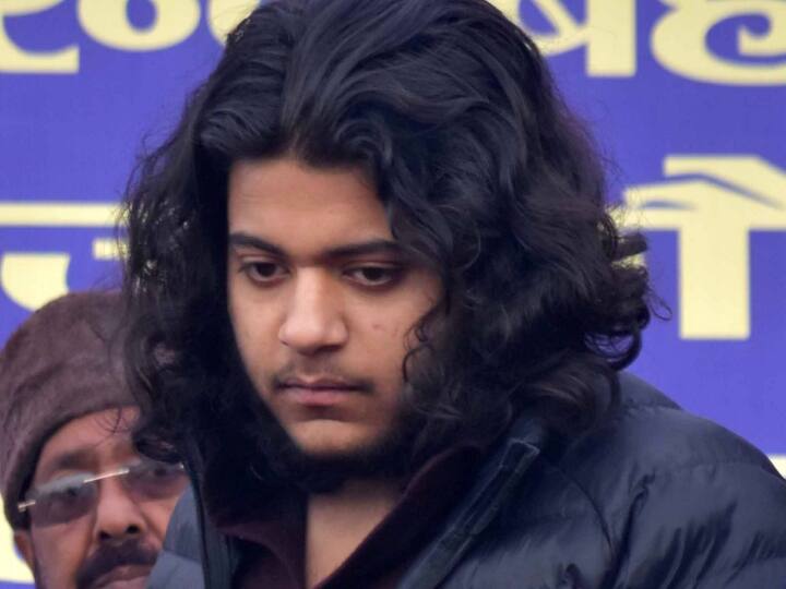 atiq ahmed son Asad lawyer sent umesh pal photo mobile chat revealed ann असद की चैट से बड़ा खुलासा, उमेश पाल की हत्या से 5 दिन पहले वकील ने भेजी थी उसकी फोटो