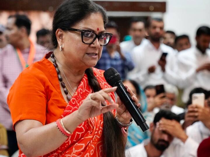 Ex CM and BJP Leader Vasundhara Raje Denied Sachin Pilot allegations of collusion with CM Ashok Gehlot Rajasthan Politics: सचिन पायलट के आरोपों पर बिफरीं वसुंधरा राजे, अशोक गहलतो से मिलीभगत के आरोपों को इस तरह से नकारा