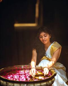 Harija : ‘ஓமன பெண்ணே ஓமன ஓ ஹோ..’ கேரளத்து பைங்கிளியாக மாறிய ஹரிஜா!