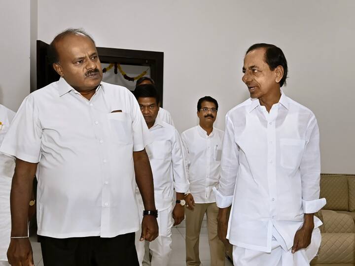 Karnataka Assembly Elections 2023 KCR to support Kumaraswamy in Karnataka polls calls JDS friendly party Karnataka Election 2023: कर्नाटक चुनाव में कुमारस्वामी का समर्थन करेंगे KCR, JDS को बताया ‘मित्र पार्टी’