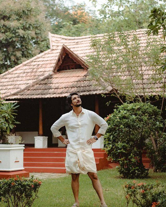 அதில், சிம்பு-மஞ்சிமா இருவரும் ஒரு வீட்டில் தங்குவர். அப்போது அங்கு இருக்கும் டிவி முதலில் வேலை செய்யாது. பின்னர், அதை ரெண்டு தட்டு தட்டி கேபிள் ஒயரை முறுக்கிய உடன் கெளதம் கார்த்திக் நடித்த கடல் படத்தின் சீன் ஒன்று அந்த டி.வியில் வரும்.