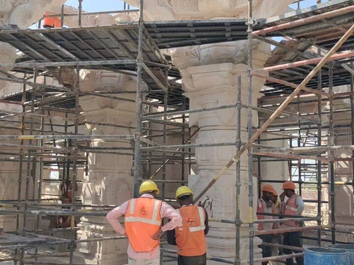 जिस तरह से मंदिर का निर्माण कार्य तेज गति के साथ हो रहा है उसी प्रकार अयोध्या का श्री राम एयरपोर्ट का भी निर्माण कार्य चल रहा है अभी हाल ही में सीएम योगी ने भी इसके निर्माण कार्य का निरीक्षण किया था.