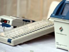 स्वार में बीजेपी गठबंधन ने मुस्लिम उम्मीदवार पर लगाया दांव तो सपा ने चला 'हिन्दू कार्ड', जानें- कौन पड़ेगा भारी?