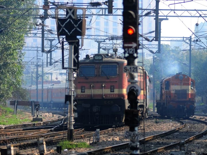 Union Minister Raosaheb Danve to flag off Dhule-Dadar special express train धुळेकरांना रेल्वेचे मोठं गिफ्ट, दादरसाठी विशेष एक्स्प्रेस सुरु 