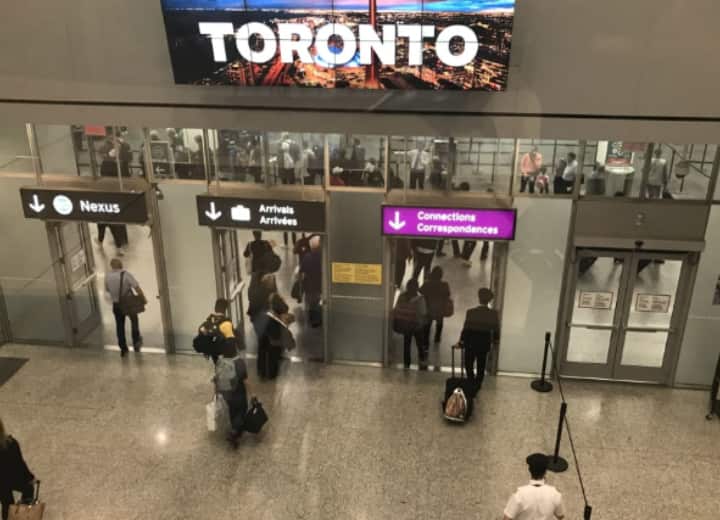 The biggest theft in the history of Canada thieves took away a container full of gold Toronto Airport: कनाडा के इतिहास की सबसे बड़ी चोरी, एयरपोर्ट से 121 करोड़ के सोने से भरा कंटेनर उड़ा ले गए चोर