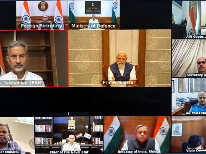 सूडान में फंसे भारतीयों की सुरक्षा समीक्षा पर PM मोदी ने की हाई-लेवल मीटिंग, जानिए क्या है पूरा मामला PM Narendra Modi chairs high level meeting to review the situation relating to Indians in Sudan Civil War सूडान में फंसे भारतीयों की सुरक्षा समीक्षा पर PM मोदी ने की हाई-लेवल मीटिंग, जानिए क्या है पूरा मामला