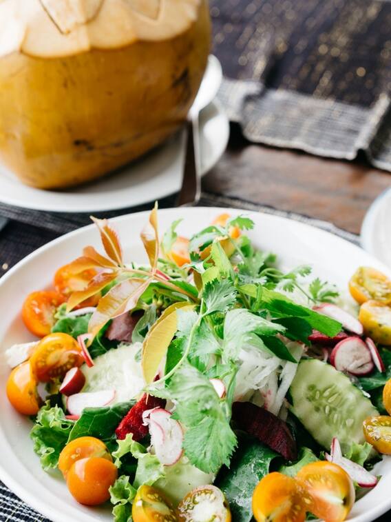 सलाद में नमक मिलाकर खाने के नुकसान