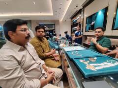 In Photos: बिहार के बाहुबली ने होने वाली बहू के लिए कितने गहने खरीदे? ज्वेलरी शाॅप में बेटे चेतन भी गए साथ