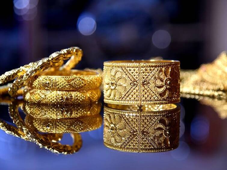 Gold Silver Price  Today april 21 gold silver price today in chennai Gold, Silver Price: போகிற போக்க பார்த்தா... தங்க பெண்களுக்கு தங்கம் போட முடியாது போல: இன்றைய தங்க விலை நிலவரம்..