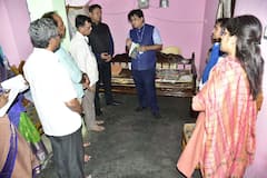 లెక్కల పుస్తకాలు ఇవ్వలేదని డీఈవో సహా మరో ముగ్గురు అధికారులపై వేటు