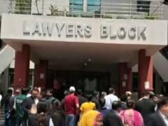 Delhi Court Firing: सस्पेंड वकील ने साकेत कोर्ट परिसर में सरेआम महिला को मारी गोली, क्या थी वजह?